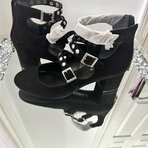 Charles David Black Mary Jane style shoes